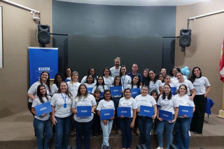 Cerimônia de Formatura foi realizada na noite desta quarta-feira (24), no auditório do Senai, que assim como a Fiesc é parceiro do projeto